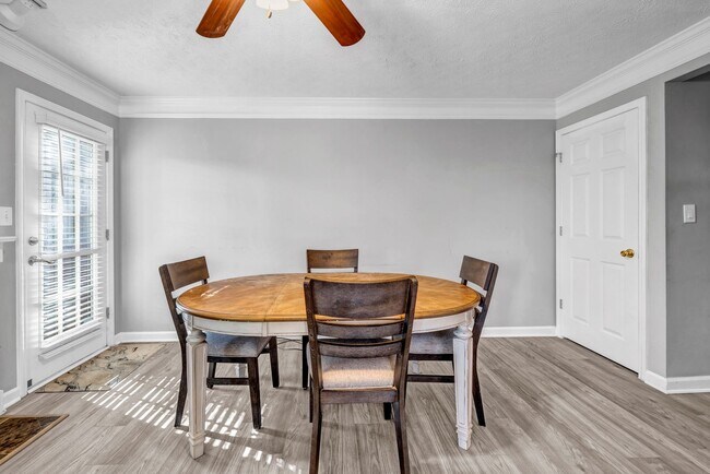 Building Photo - Spacious 2-Bed, 2.5-Bath Townhome in Prime Marietta Location