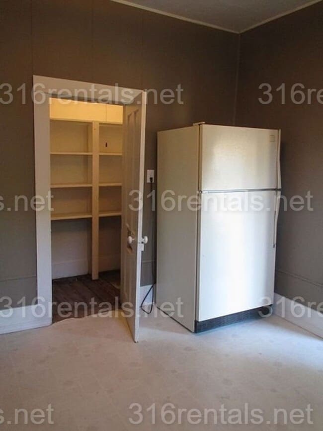 Building Photo - $849 - 3 bed 1 bath - Single Family Home