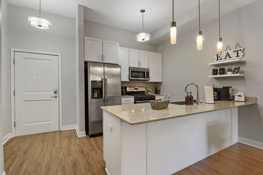 Building Photo - 256 N Addison Ave