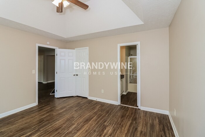 Building Photo - 631 Waynes Ct SE