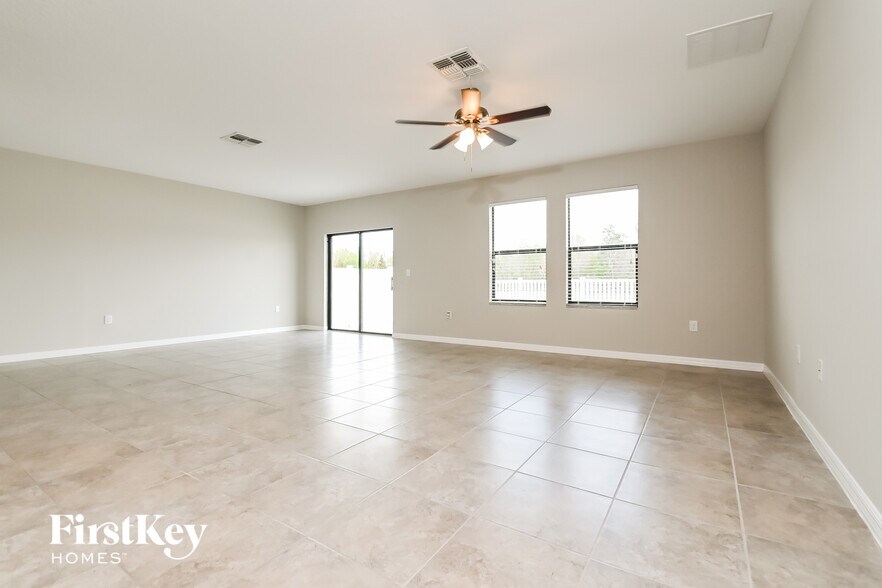 Building Photo - 14827 Crescent Rock Dr