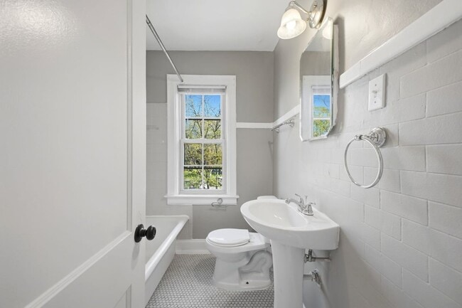 Building Photo - 25 W Tulane Rd