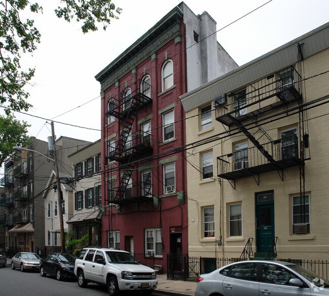 Building Photo - 53 Madison St