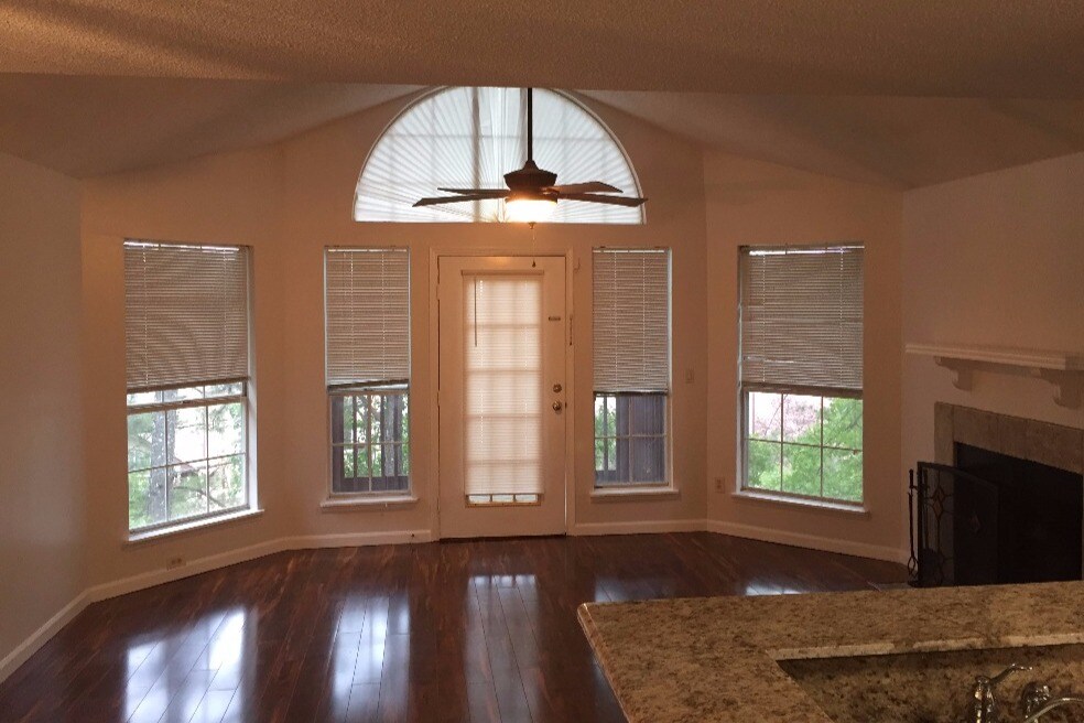 Living Room - 1112 Sandy Ln Dr