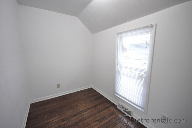 bedroom 3, small - 2179 Summit St