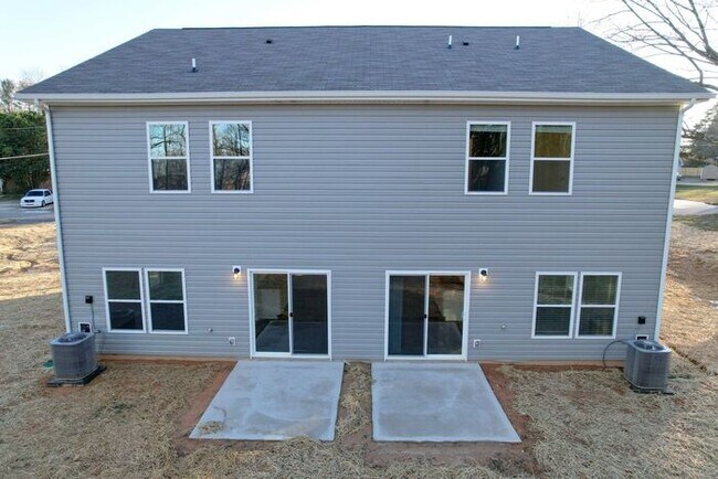 Building Photo - 3 Bedroom Duplex Home Available Now in Cherryville, NC