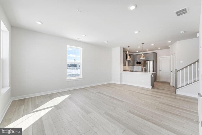 Building Photo - 44592 Strabane Ter