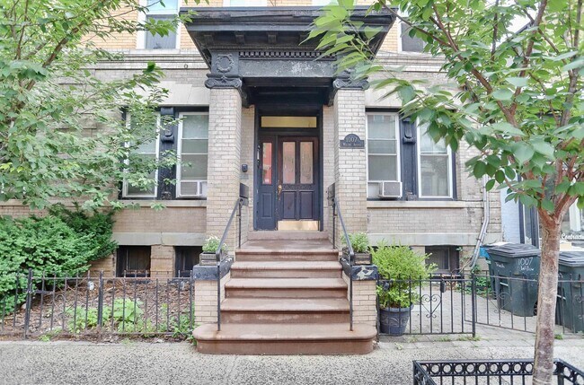 Building Photo - 1007 Willow Ave