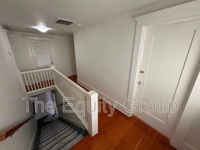 Building Photo - 1410 W Main St