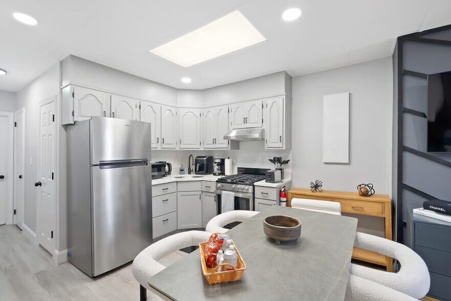 Building Photo - 225 Hancock Ave