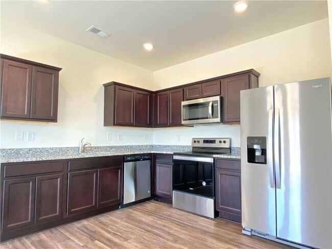 Building Photo - 239 Grand Central Wy