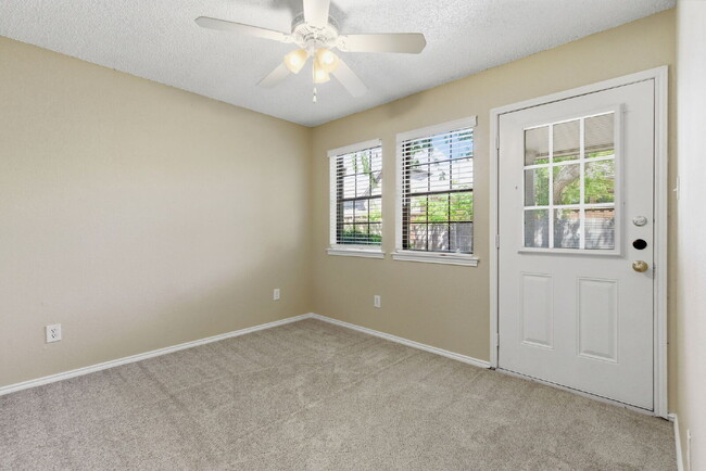 Building Photo - "Bright and Spacious 2-1 Duplex with Flexible Loft Space in Prime Keller Location!"