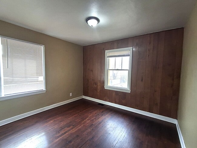 Building Photo - ALL PROSPECTIVE TENANTS MUST SUBMIT A $58 ...