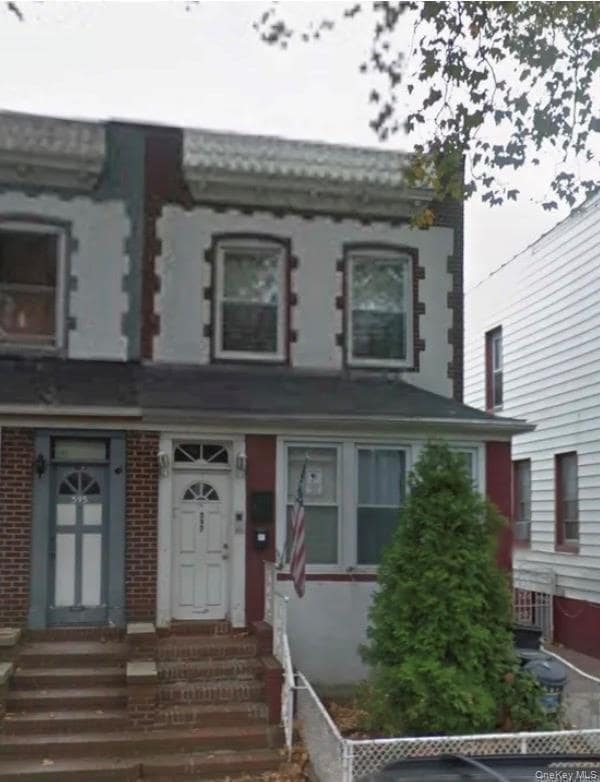 Building Photo - 597 E 4th St