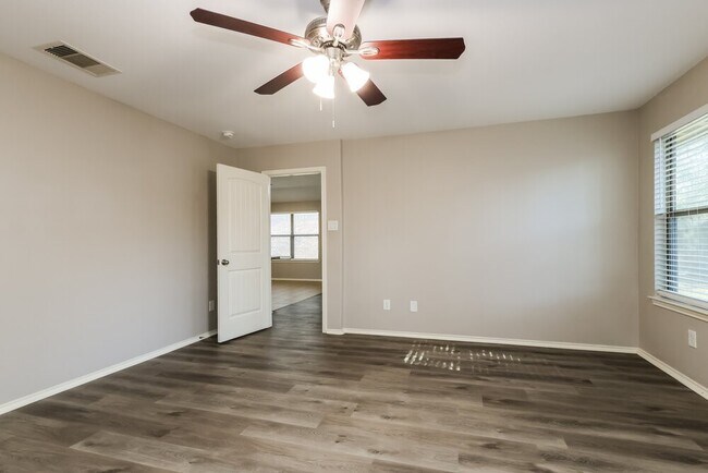 Building Photo - 19190 Shire Horse Blvd