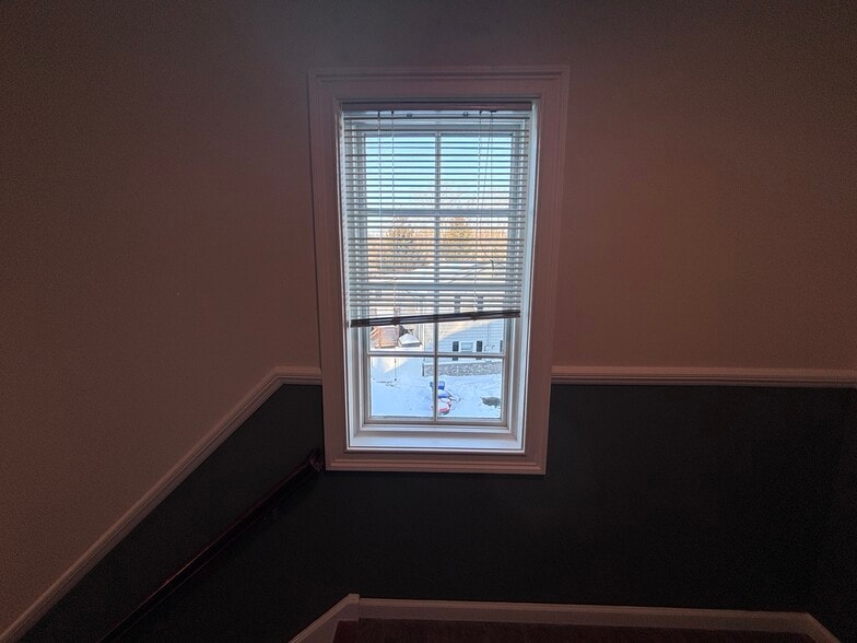 Building Photo - 101 Ponus Ave