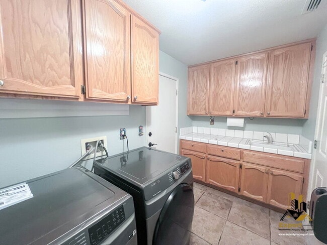 Building Photo - 8204 Eversley Ct