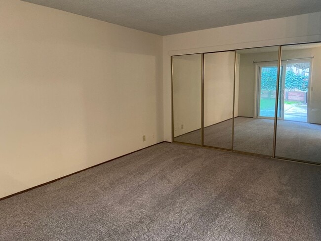 Building Photo - Super clean! 3 Bdrm, 2 Bath near Greenback & Trajan