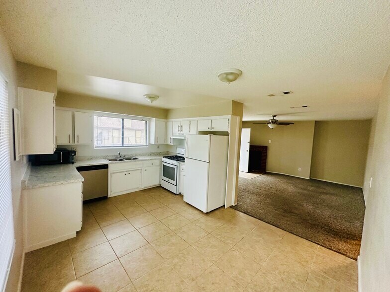 Building Photo - 6005 Hill Dale Ct