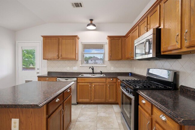 Building Photo - 3844 Willie Mays Ln