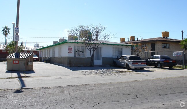 Primary Photo - 3806-3808 Lincoln Ave