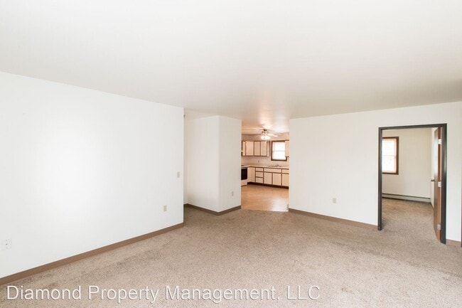 Building Photo - 2956 Hickory Dr