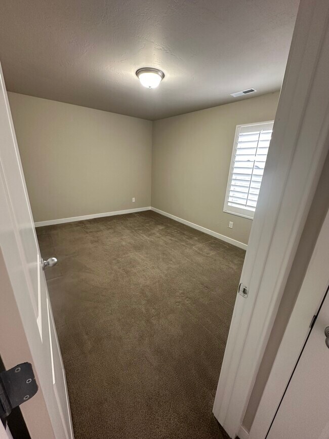 Building Photo - 13872 S Wheadon Ct