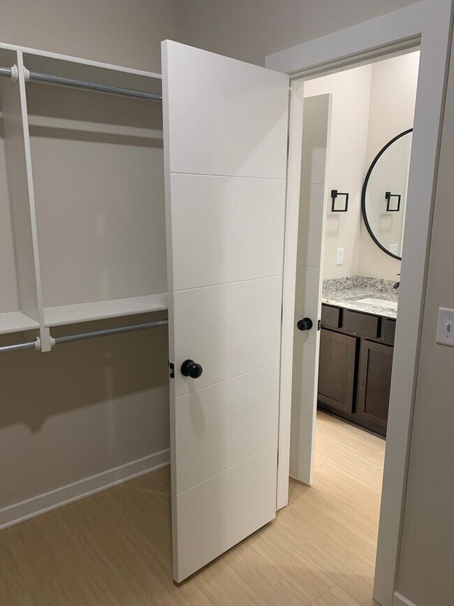 Building Photo - 5406-08 BRESSLER Dr