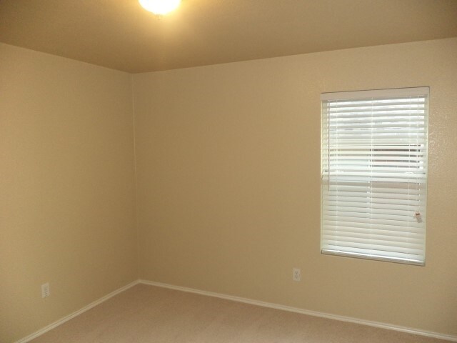 Building Photo - 1405 Sun Breeze Dr