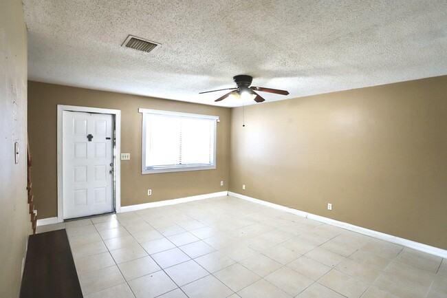 Building Photo - 2303 Seaside Dr