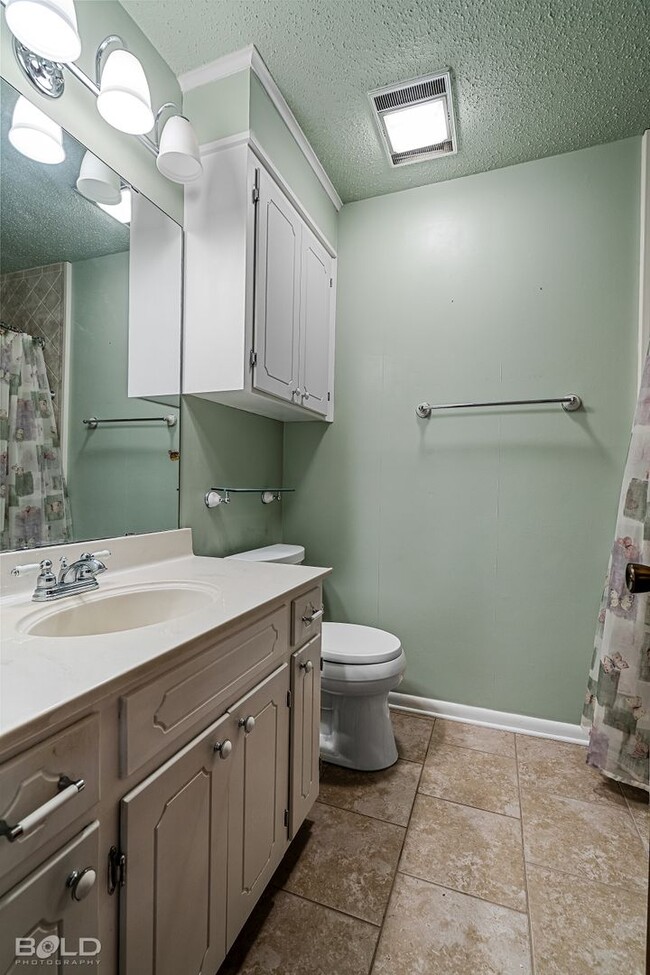 Building Photo - 3 BEDROOM AVAILABLE IN DOGWOOD!