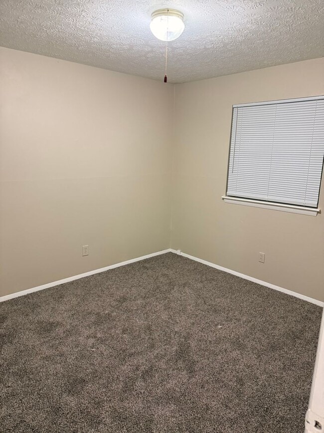 Building Photo - Hillview Area