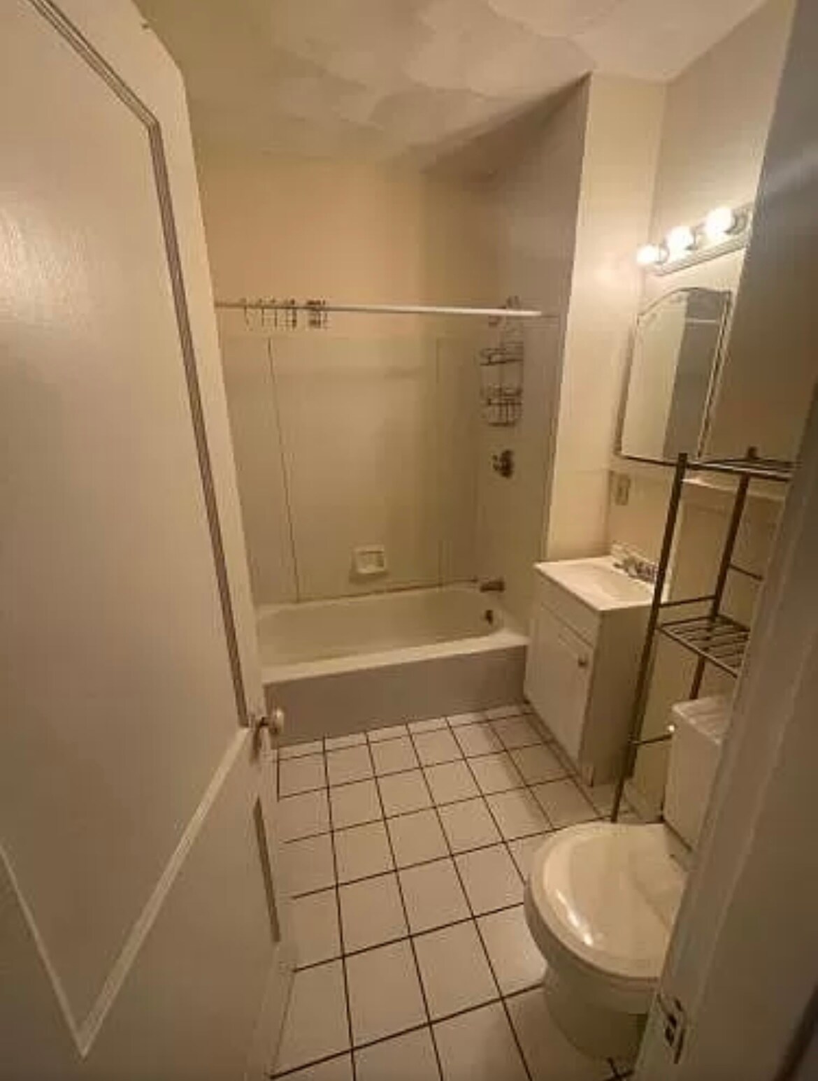 Building Photo - 10 Pinkham Rd