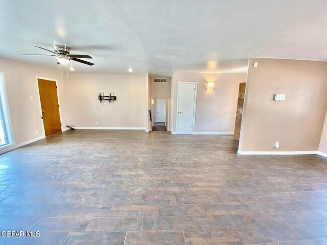 Building Photo - 3213 El Morro Rd