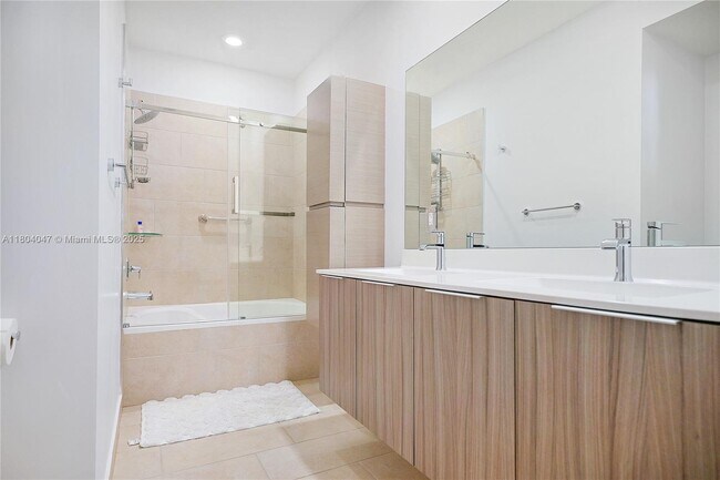 Building Photo - 4740 NW 84th Ct