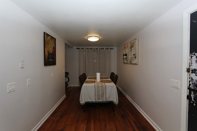 Building Photo - 701 Delano Ave