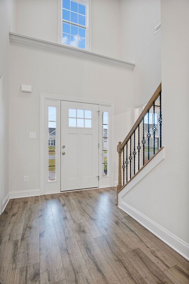 Building Photo - 917 Uplands Ln