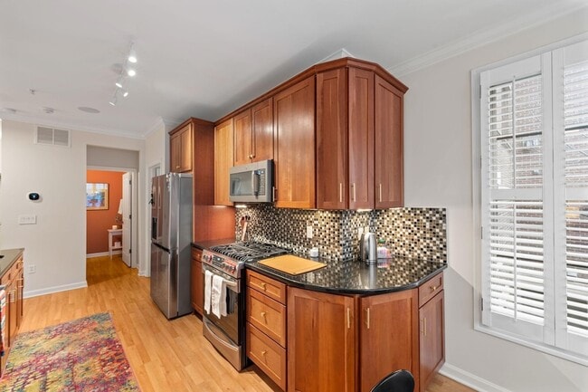 Building Photo - 1008 Portland Ave