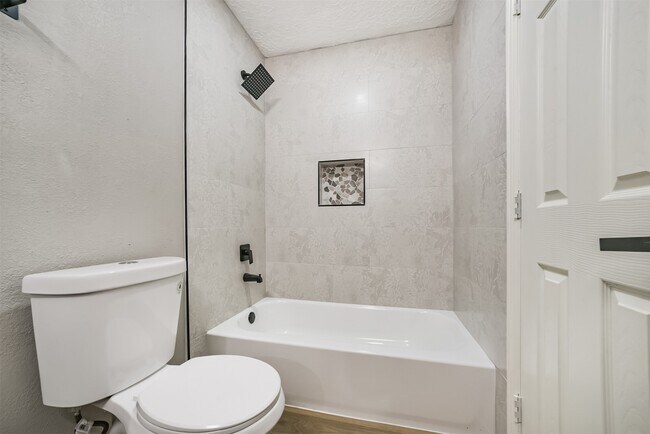 Building Photo - 10826 Thorncliff Dr