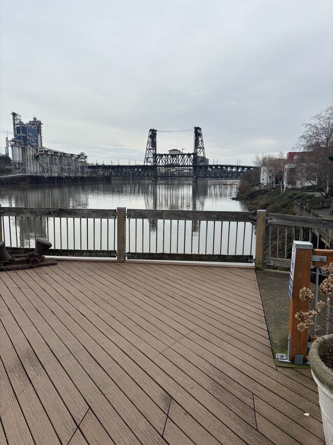 Willamette River view to the south - 930 NW Naito Pky