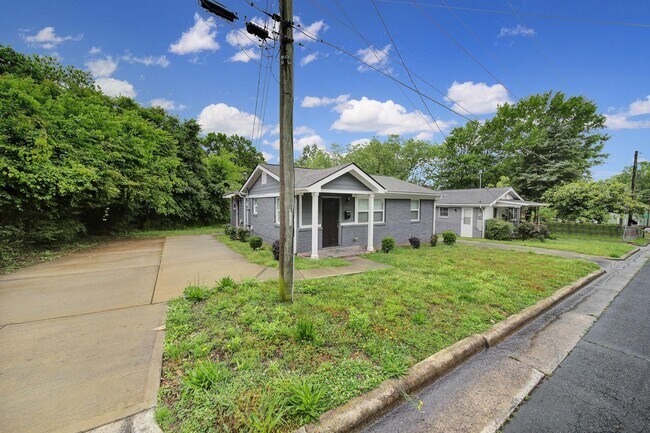 Building Photo - Beautiful Brick Home With Large Driveway