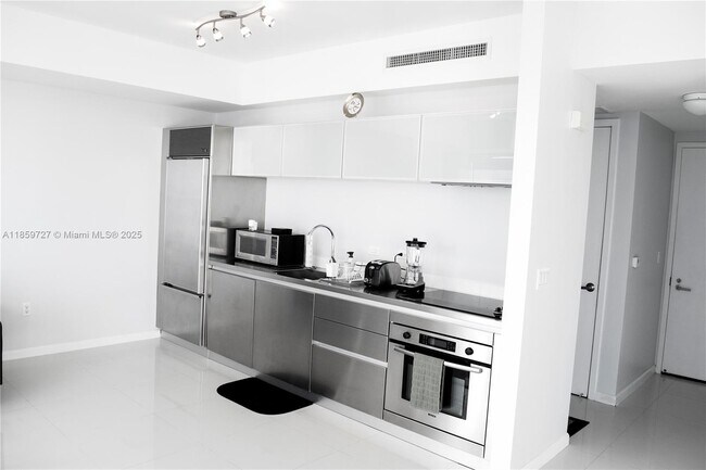 Building Photo - 1040 Biscayne Blvd