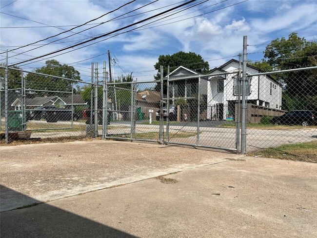 Building Photo - 8308 John St