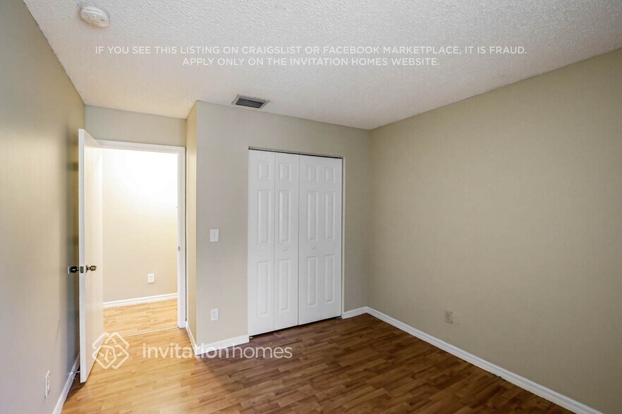 Building Photo - 2300 SW 106th Ave