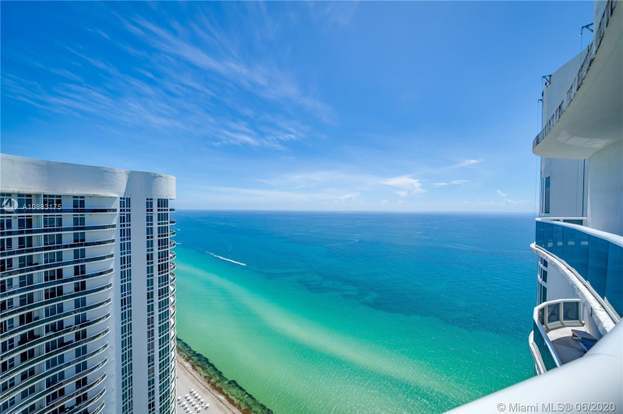 Building Photo - 15811 Collins Ave