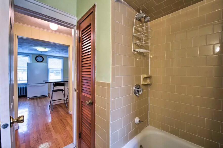 Building Photo - 36 Pembroke Ave