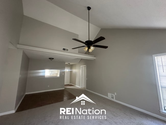 Building Photo - 3BR/1.5BA Memphis Rental with Soaring Ceilings & Functional Galley Kitchen