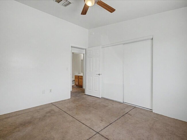 Building Photo - 81 E Laguna St