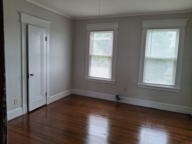 Building Photo - 486 Wilson St