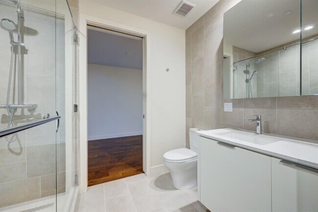 Building Photo - 44 East Ave